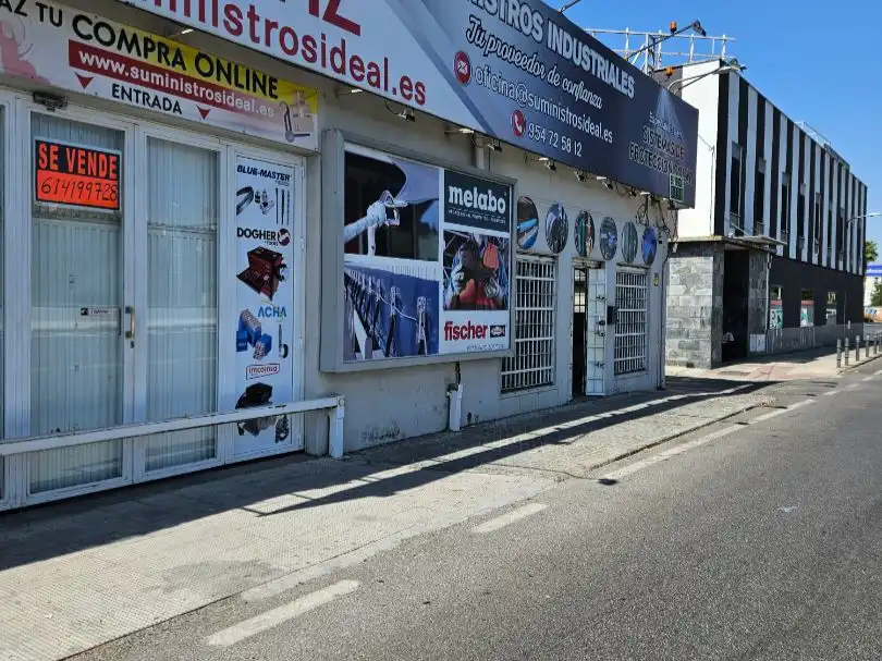 Industrial building for sale in Familia Gallego 1