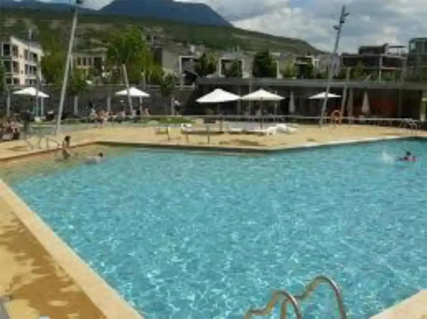 Schwimmbecken von Wohnung zur Miete in Sabiñánigo mit Privatgarten, Parkett und Abstellraum