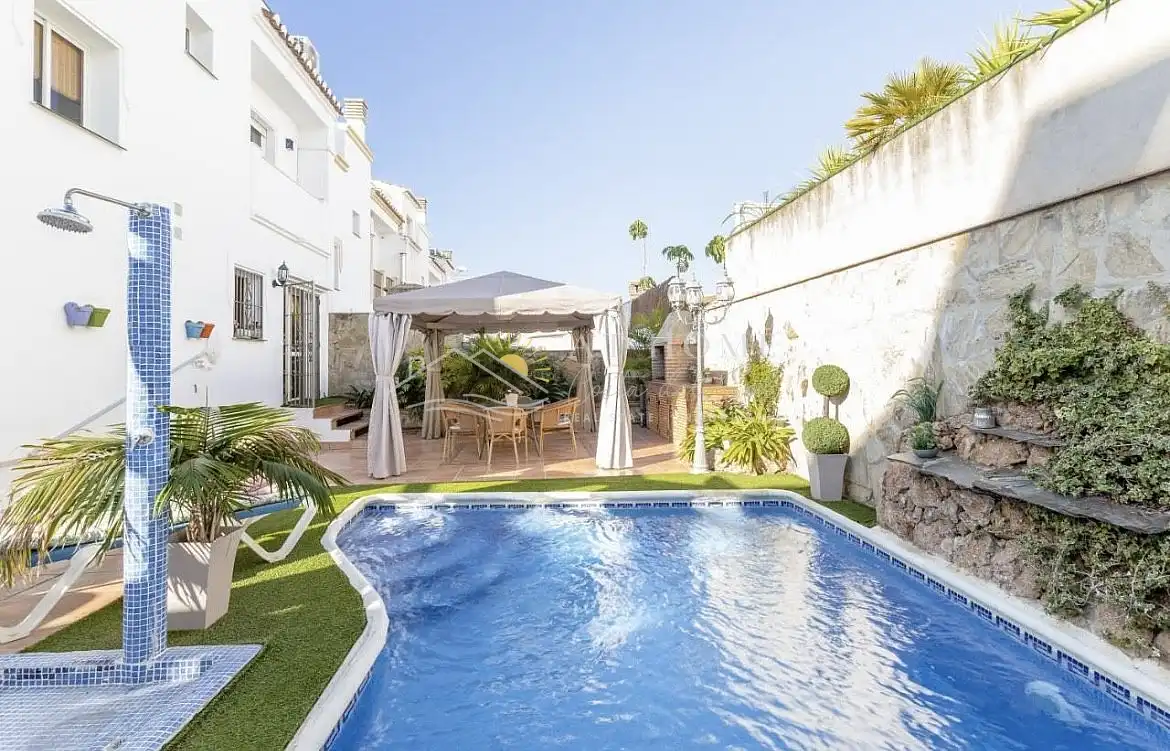 Piscina de Casa o chalet en venta en Nerja con Terraza, Piscina y Horno