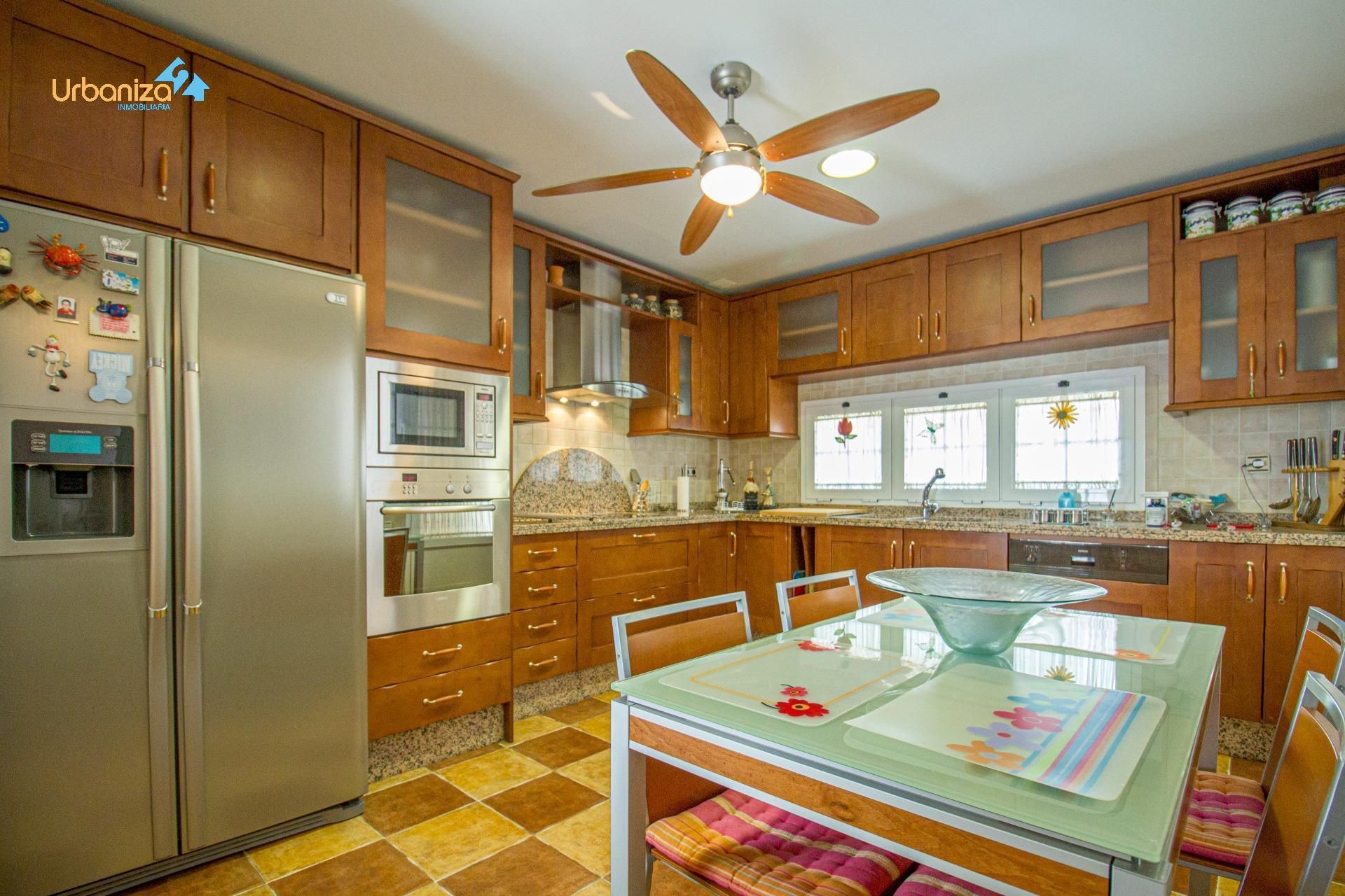 Kitchen of House or chalet for sale in Badajoz Capital  with Heating, Private garden and Parquet flooring