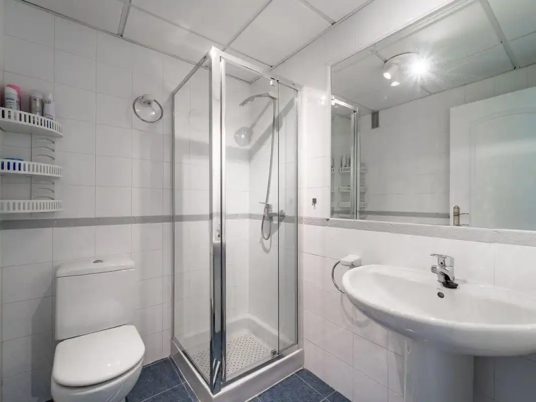 Baño de Piso en venta en Alhaurín El Grande con Aire acondicionado, Calefacción y Terraza