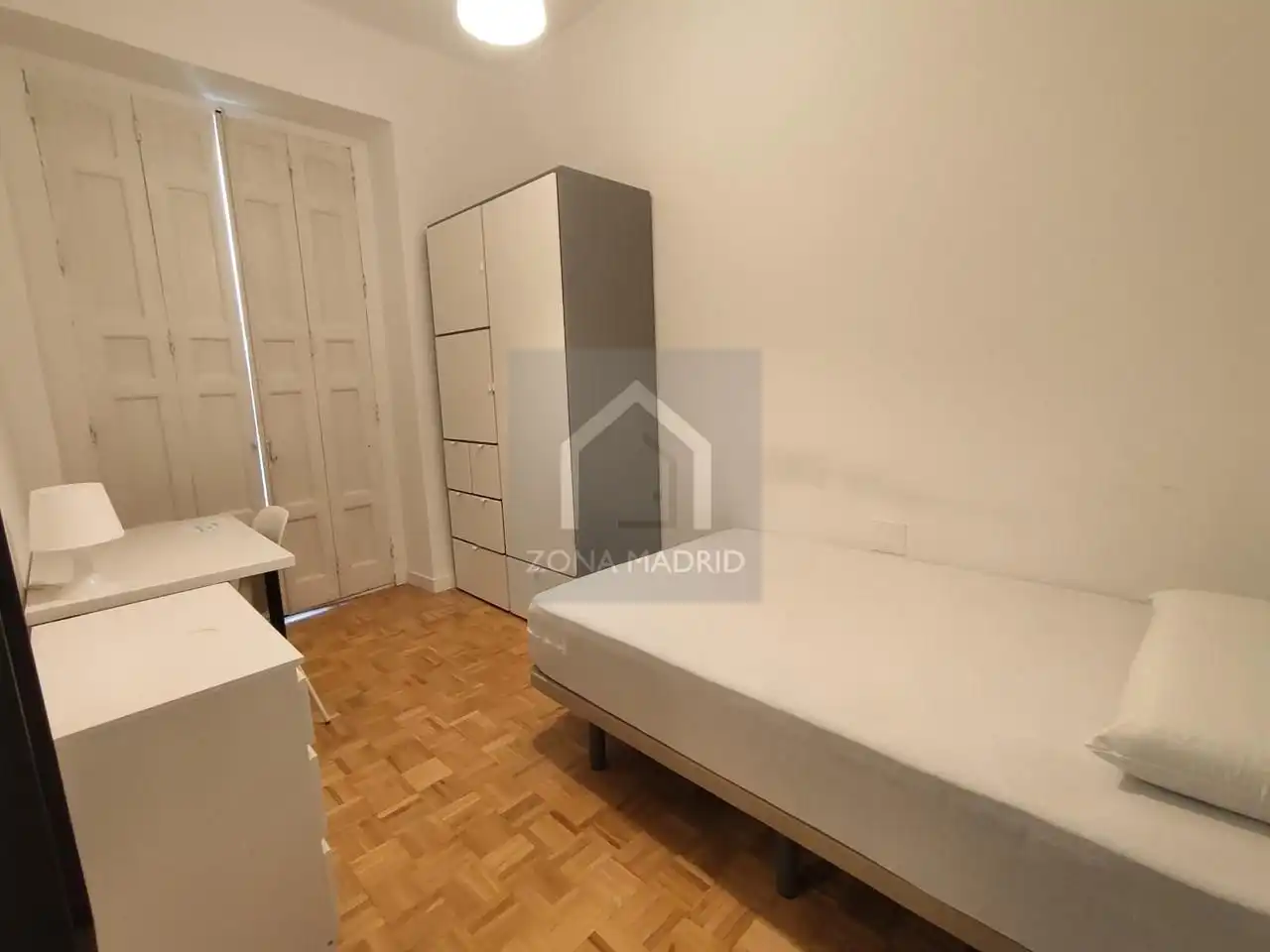 Habitación de Piso en venta en Madrid con Trastero