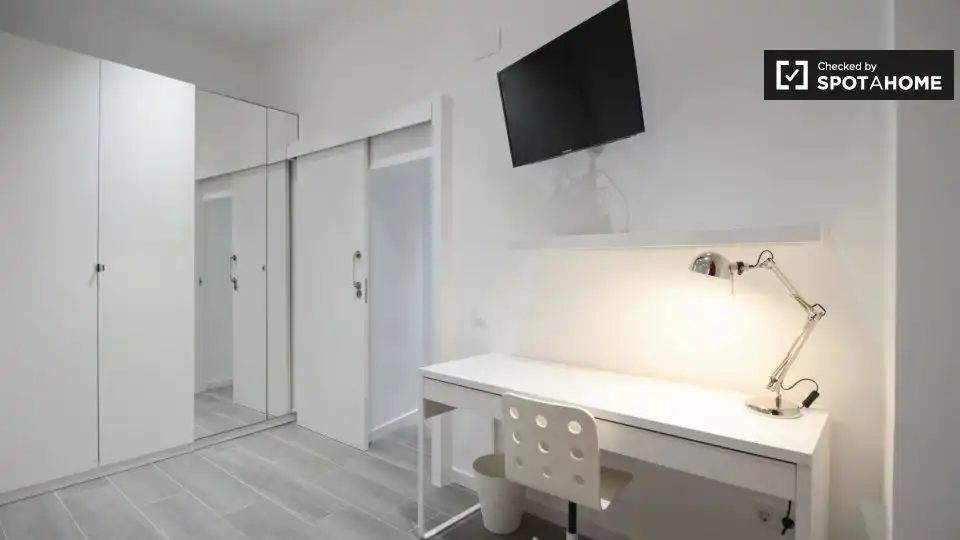 Room in Sant Pere, Sta. Caterina i la Ribera