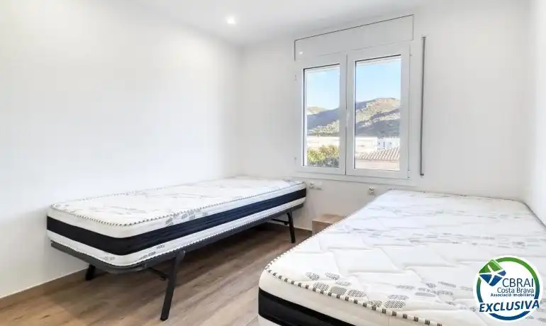 Dormitori de Apartament en venda en Roses amb Calefacció, Moblat i Piscina comunitària
