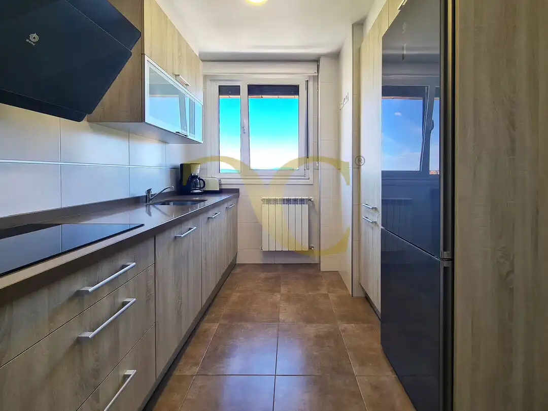 Cocina de Piso en venta en Oviedo  con Calefacción, Terraza y Trastero