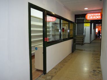 Local comercial en venda a Ensanche - Sar