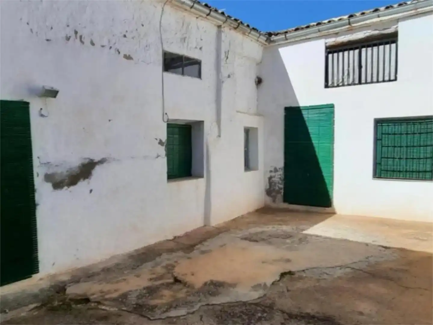 Vista exterior de Piso en venta en Montealegre del Castillo, Albacete