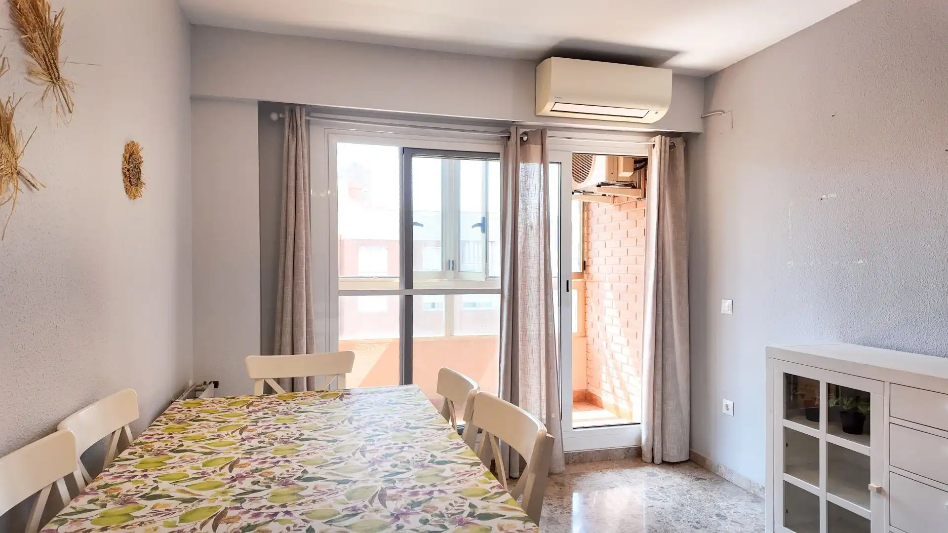 Menjador de Apartament de lloguer en Valencia amb Aire condicionat, Calefacció i Terrassa