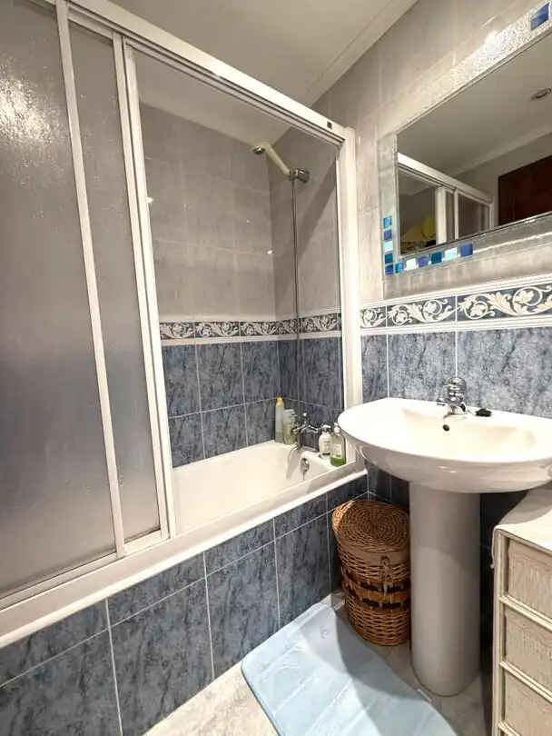 Baño de Piso en venta en Sopela con Calefacción y Trastero