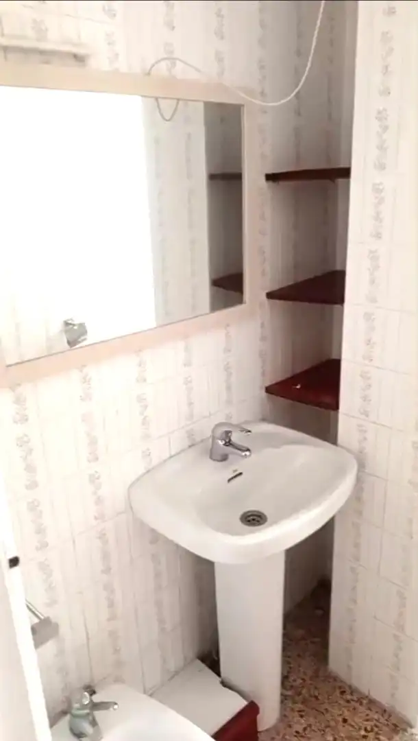 Badezimmer von Wohnung zur Miete in Valencia mit Möbliert, Ofen und Waschmaschine