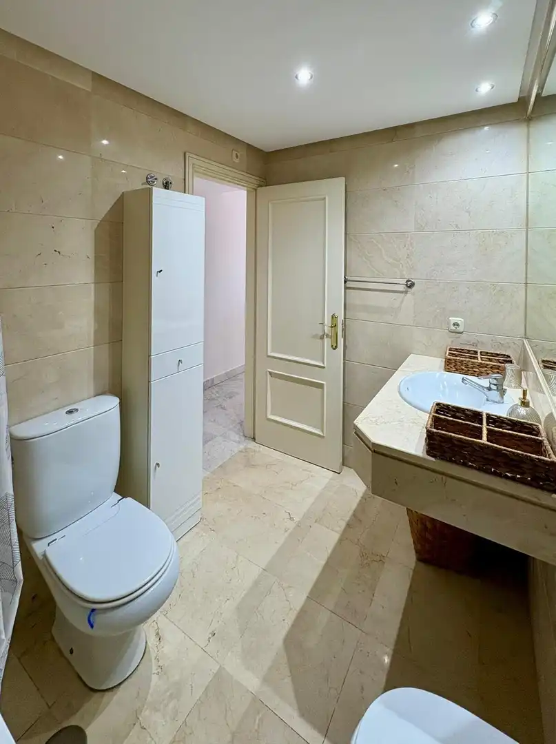 Badezimmer von Wohnung zum Verkauf in Marbella mit Terrasse, Balkon und Gemeinschaftspool