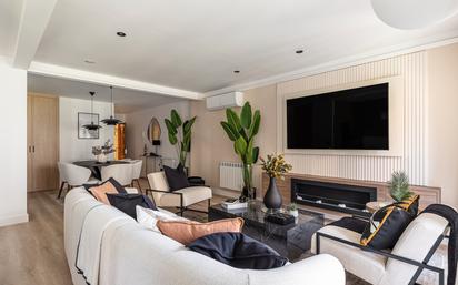 Living room of Flat for sale in  Madrid Capital  with Air Conditioner, Heating and Terrace