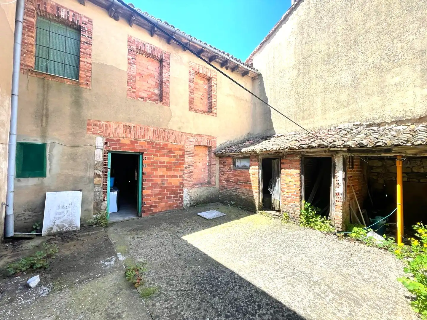 Vista exterior de Casa o chalet en venta en Vegacervera con Trastero y Amueblado