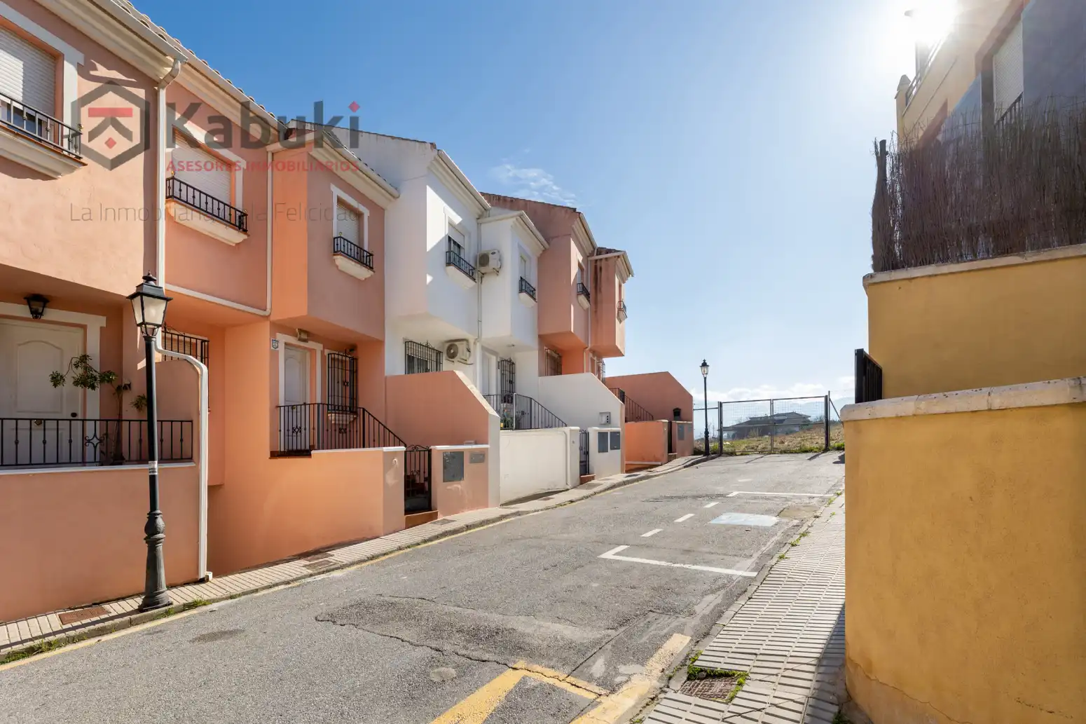 Vista exterior de Casa adosada en venda en Las Gabias amb Calefacció