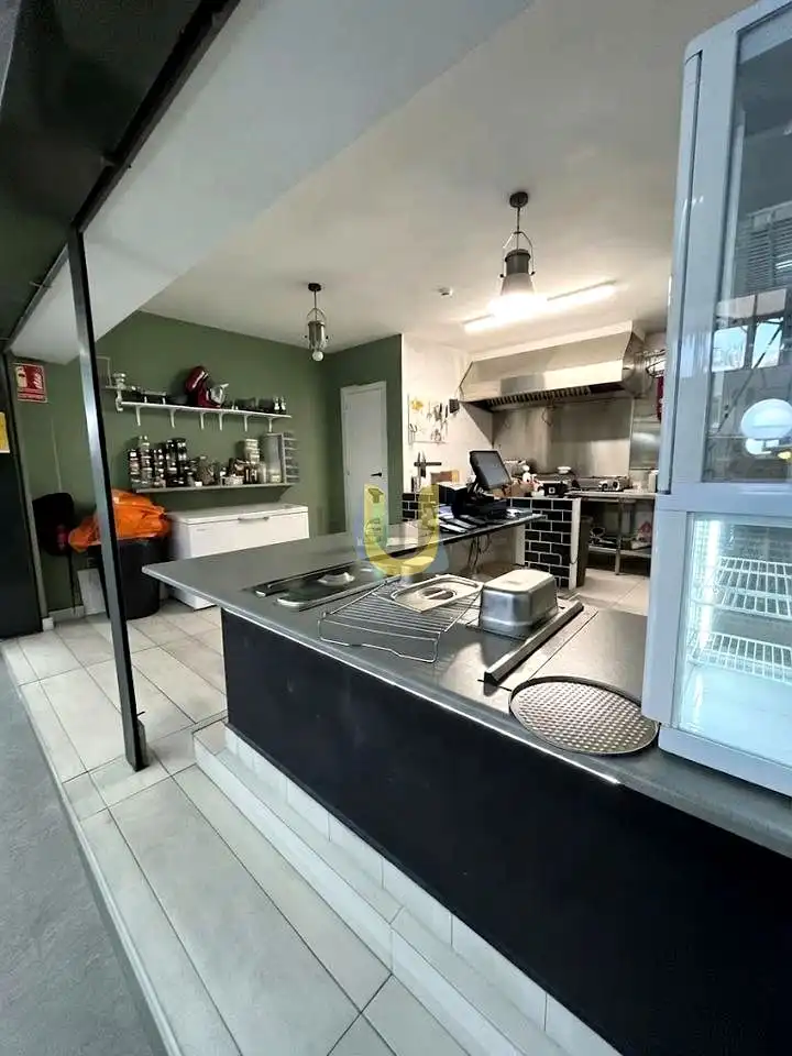 Local comercial en traspàs a El Burgo