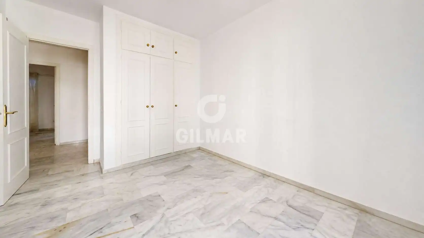 Habitación de Casa adosada en venta en Fuengirola con Calefacción, Jardín privado y Piscina