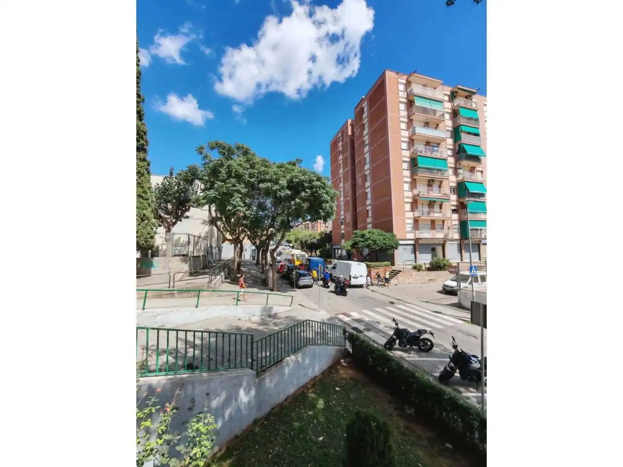 Außenansicht von Wohnung zum Verkauf in Badalona mit Klimaanlage, Heizung und Parkett