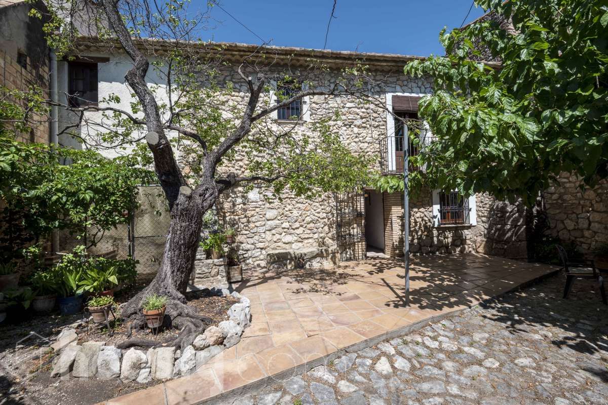 Vista exterior de Casa o xalet en venda en Canyelles amb Calefacció, Jardí privat i Terrassa