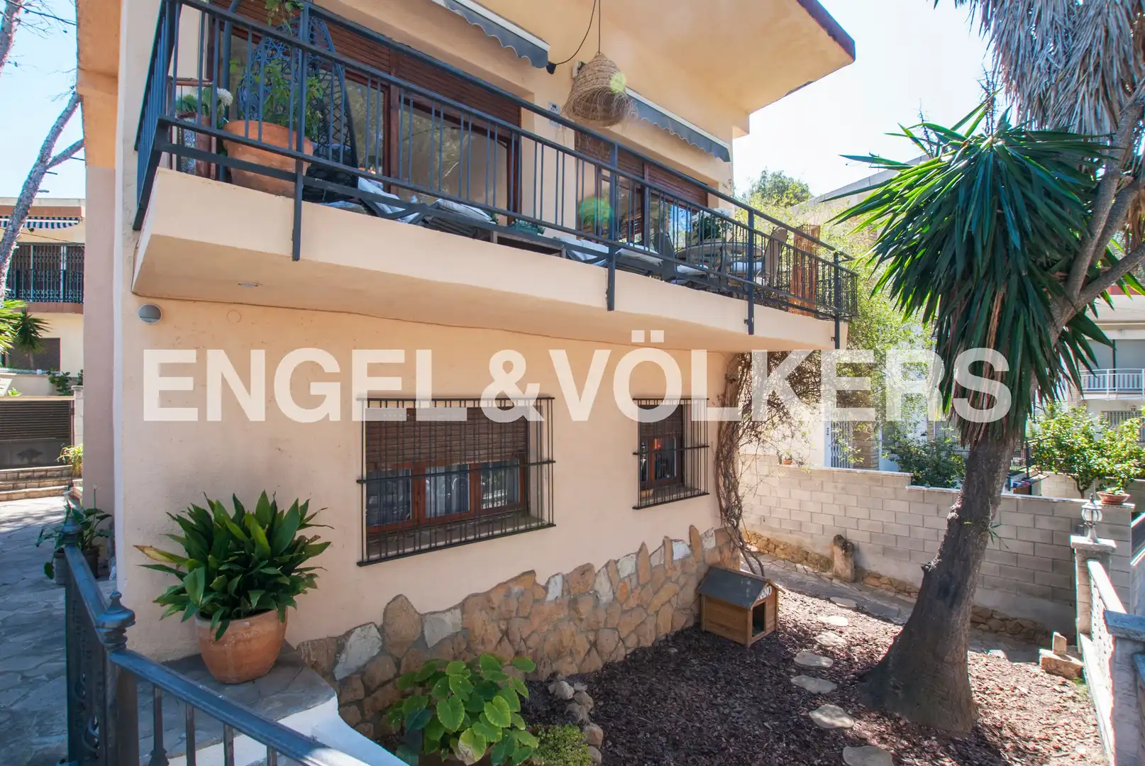 Vista exterior de Casa o xalet en venda en Salou amb Aire condicionat, Jardí privat i Parquet