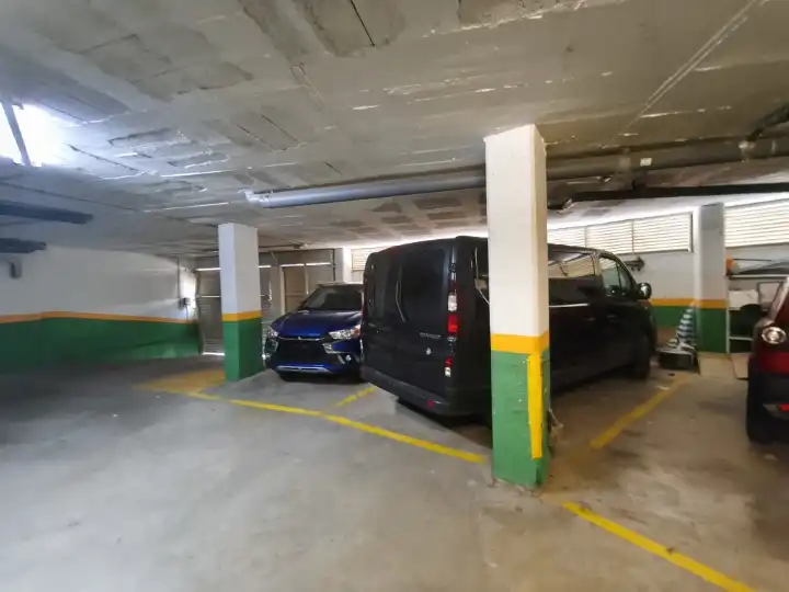 Parkplatz von Wohnung zum Verkauf in Terrassa mit Heizung, Parkett und Balkon