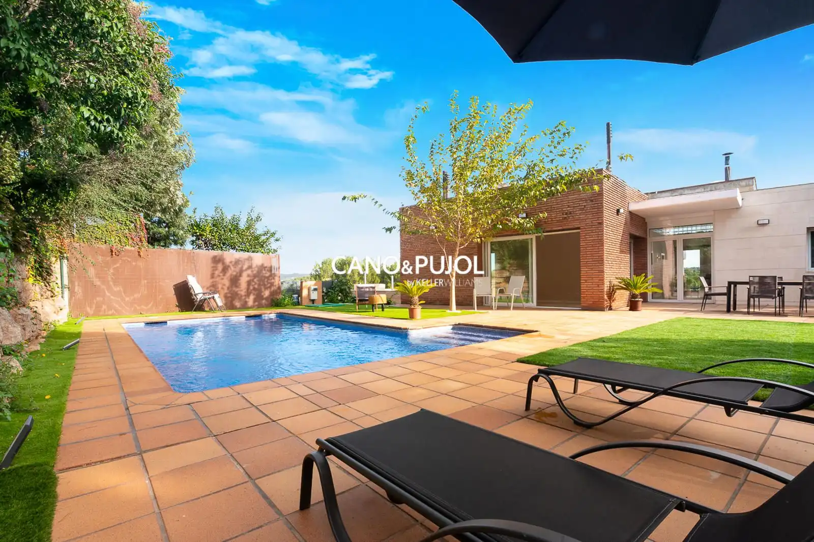 Swimming pool of Houses for sale in Sant Cugat del Vallès  with Air Conditioner, Terrace and Swimming Pool