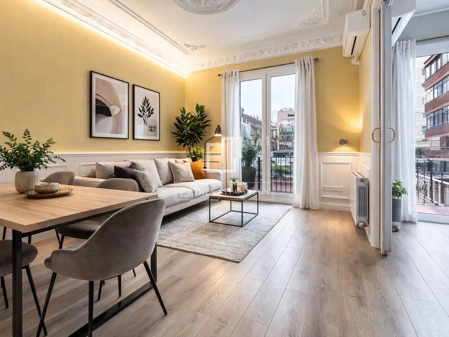 Sala de estar de Piso en venta en Barcelona con Aire acondicionado, Terraza y Amueblado