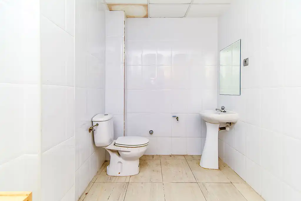 Baño de Local en venta en El Morell