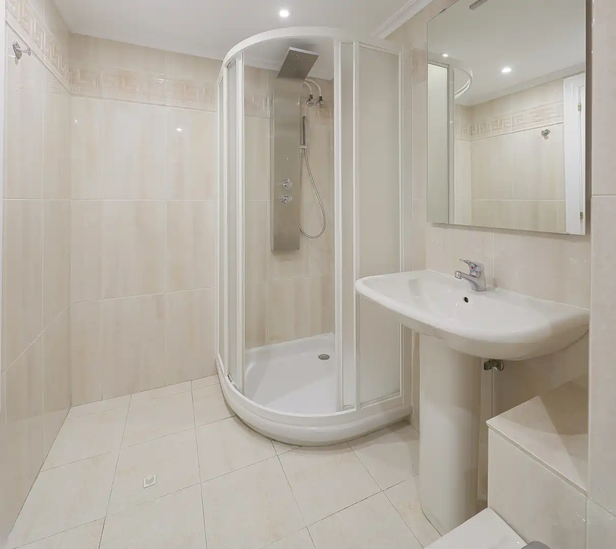 Bathroom of Flat for sale in Gijón   with Heating, Parquet flooring and Storage room