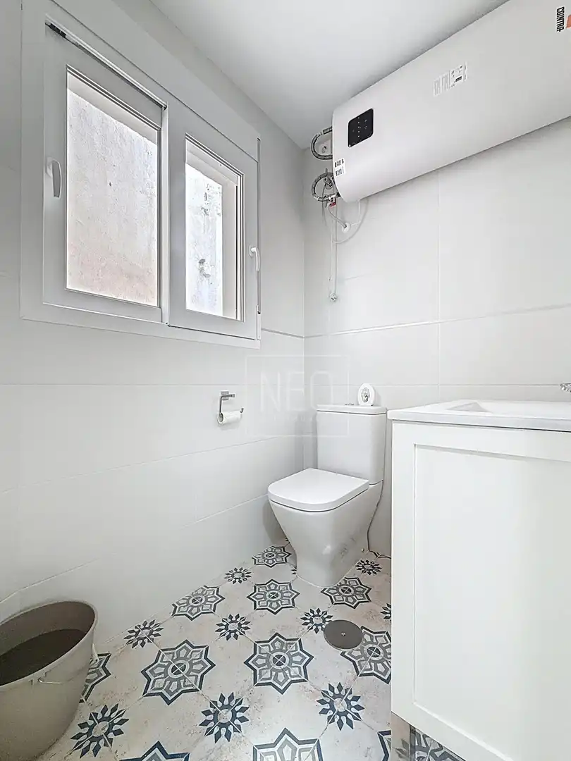 Bathroom of Flat for sale in Granada