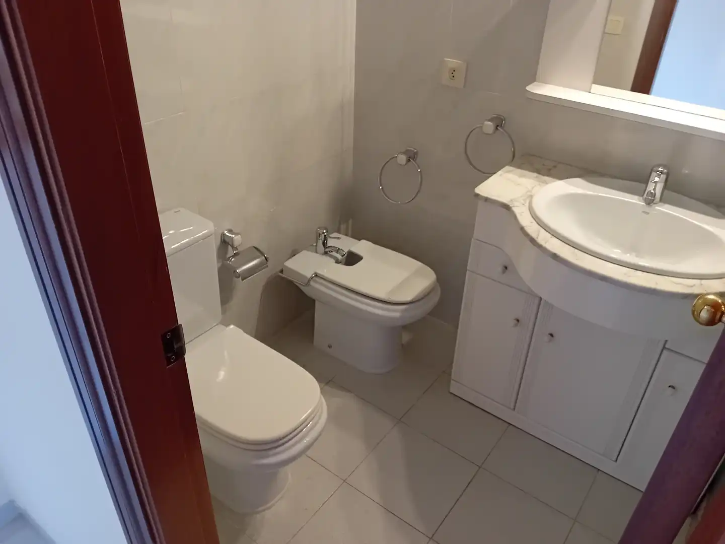 Bany de Casa adosada en venda en Girona amb Calefacció, Jardí privat i Rentadora
