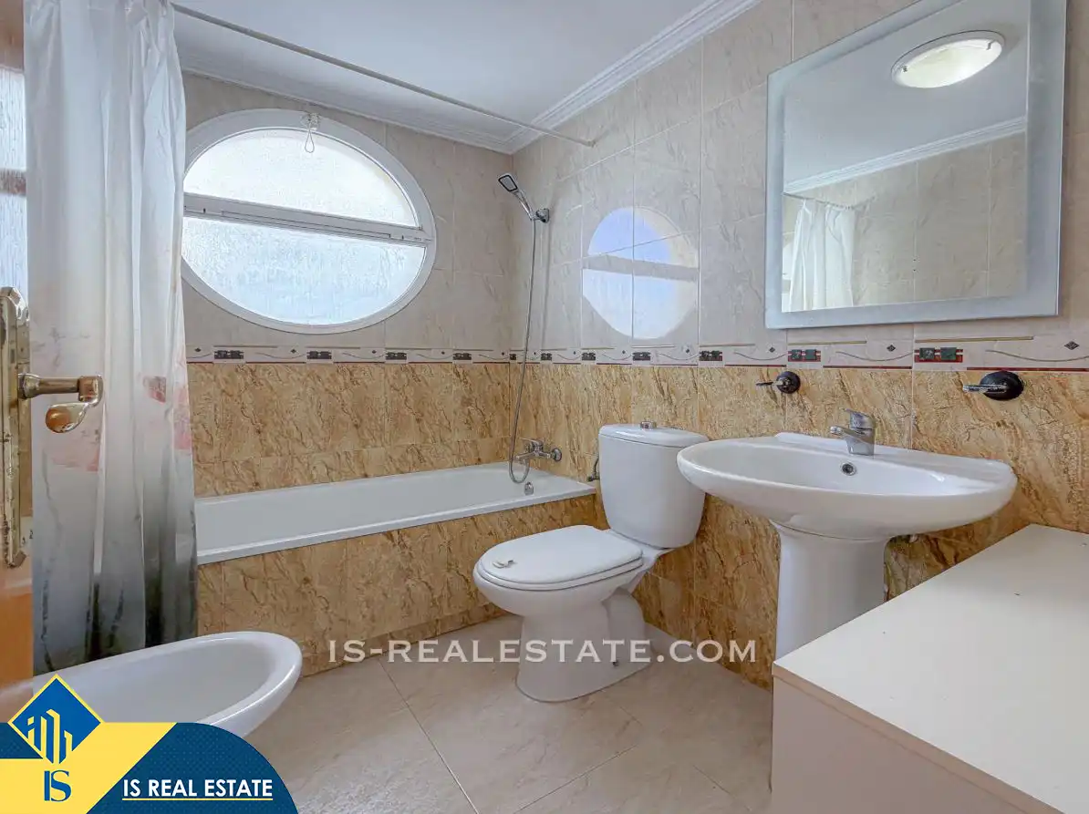 Bany de Apartament en venda en Torrevieja amb Calefacció, Moblat i Forn