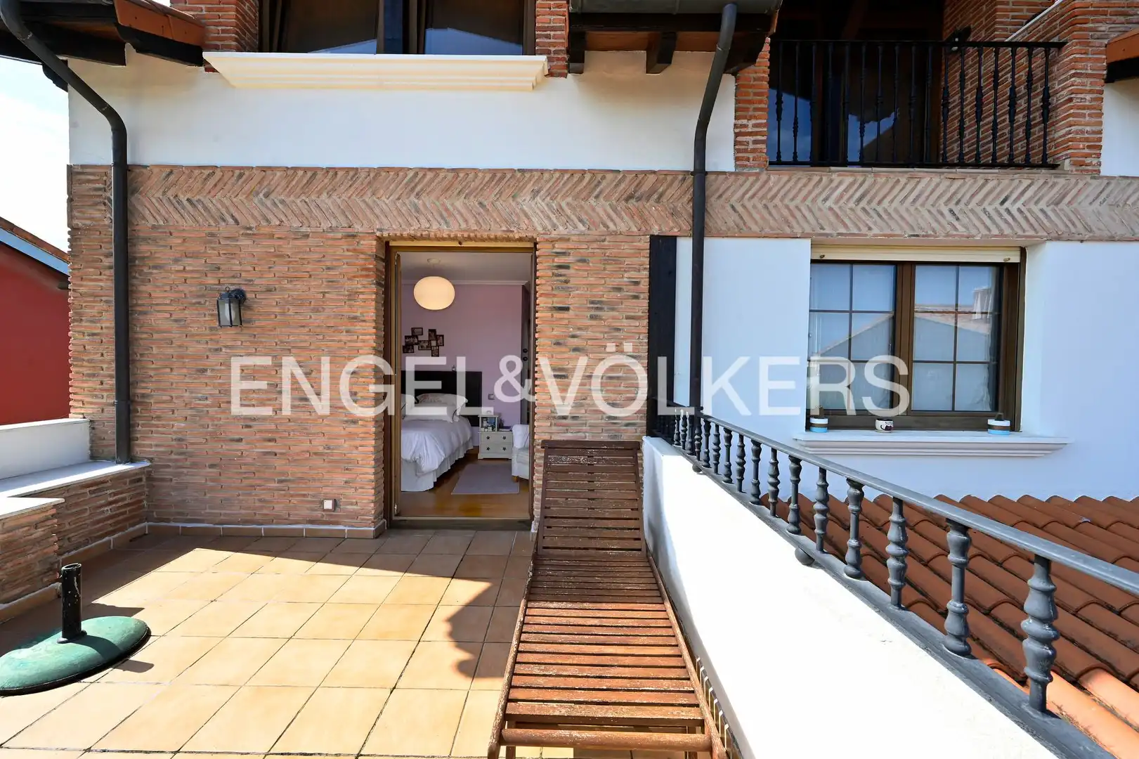 Terrassa de Casa o xalet en venda en Santa Cruz de Bezana amb Calefacció, Jardí privat i Terrassa
