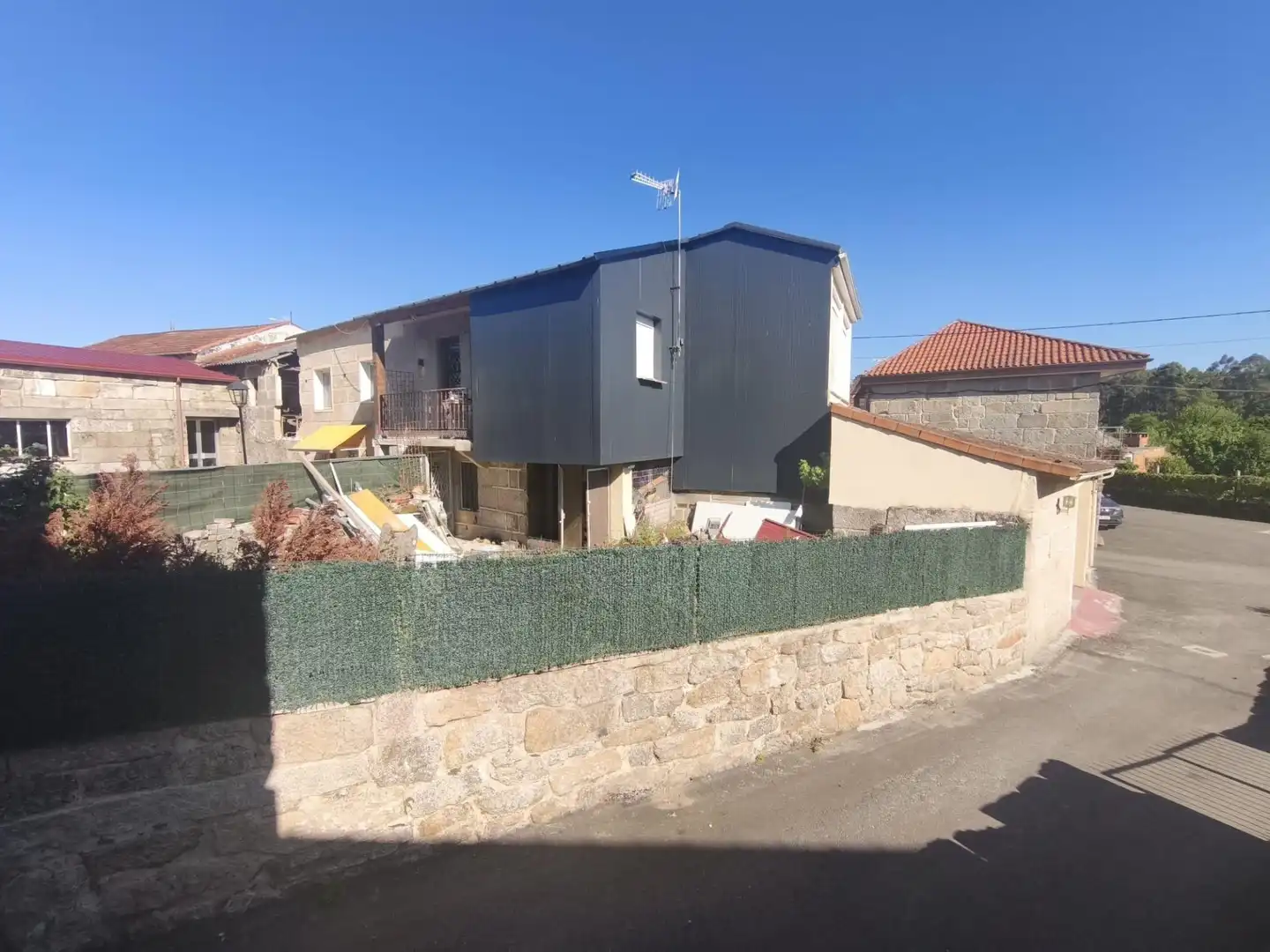 Casa adosada en venta en O Carballiño   con Calefacción, Terraza y Piscina