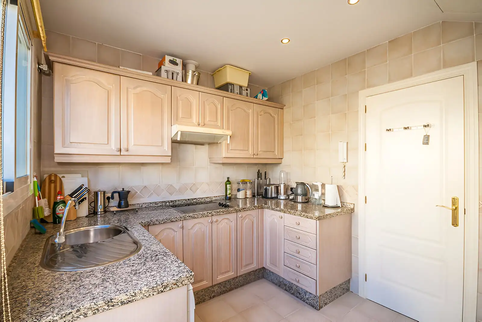 Cuina de Apartament en venda en Marbella amb Aire condicionat i Terrassa