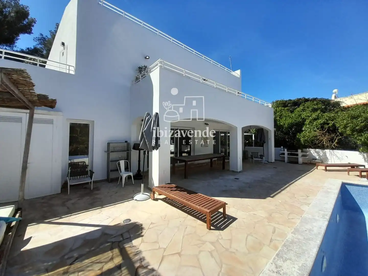 Vista exterior de Casa o xalet en venda en Santa Eulària des Riu amb Aire condicionat, Calefacció i Piscina