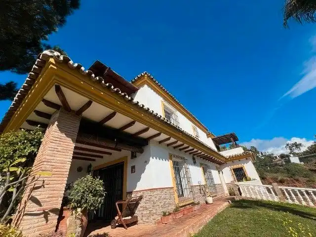 Vista exterior de Casa o chalet en venta en Marbella con Aire acondicionado, Calefacción y Jardín privado