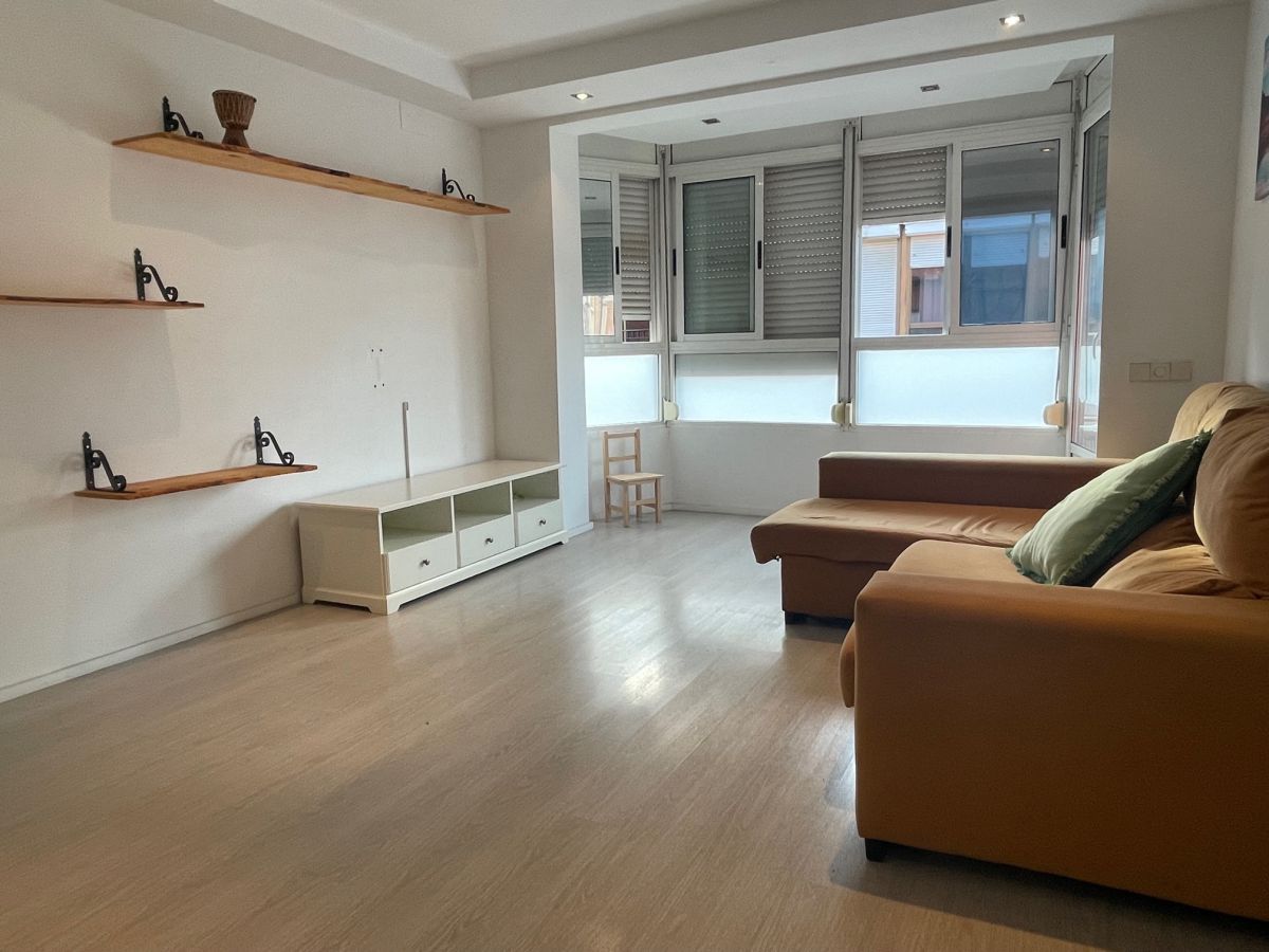 Living room of Flat for sale in Sant Boi de Llobregat  with Heating, Parquet flooring and Balcony