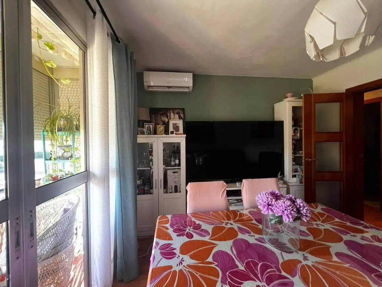 Dining room of Flat for sale in Sevilla  with Air Conditioner and Heating