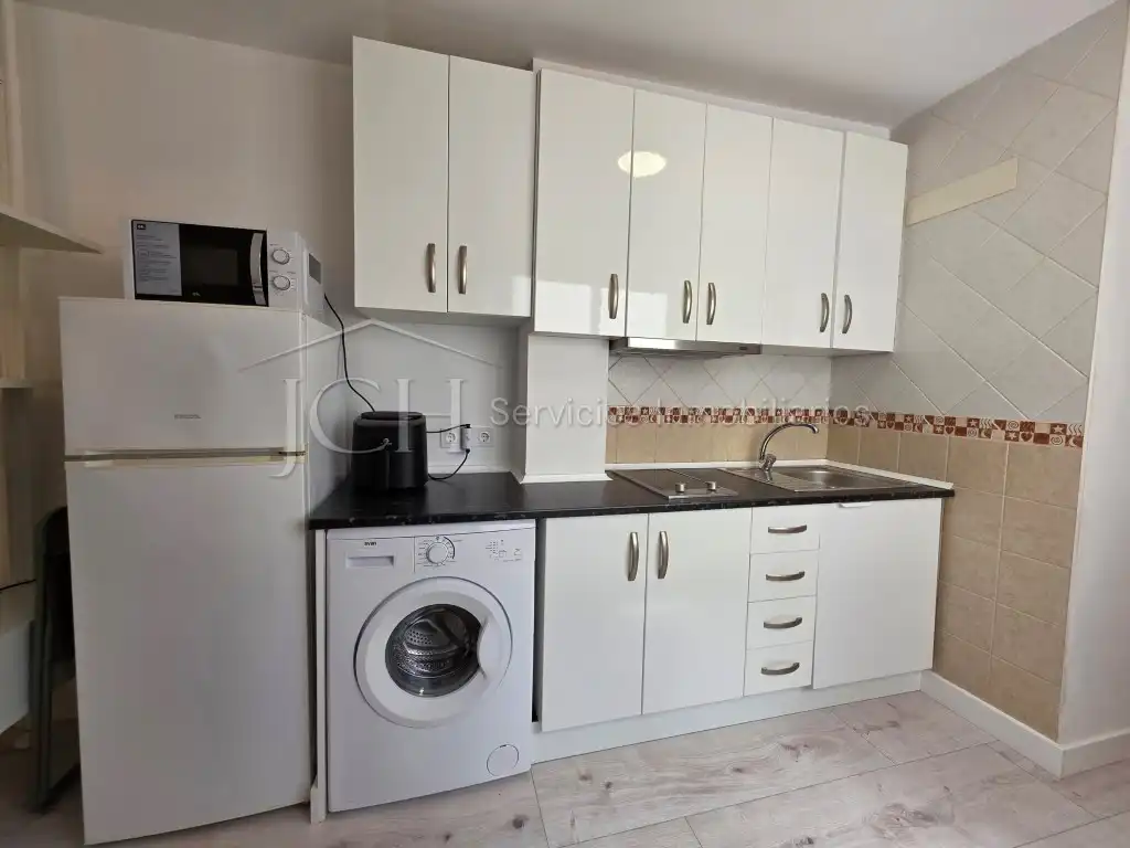 Cocina de Apartamento de alquiler en Mijas con Aire acondicionado, Amueblado y Microondas