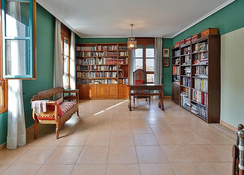 Sala d'estar de Casa o xalet en venda en Valladolid Capital amb Calefacció, Jardí privat i Terrassa