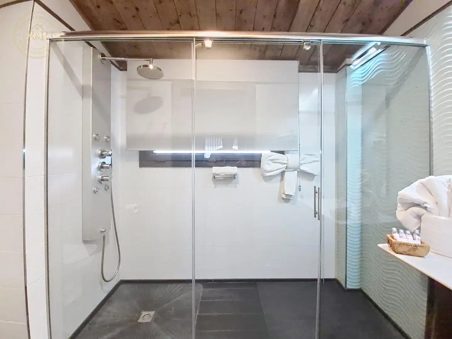 Badezimmer von Gebäude zum Verkauf in Cercs