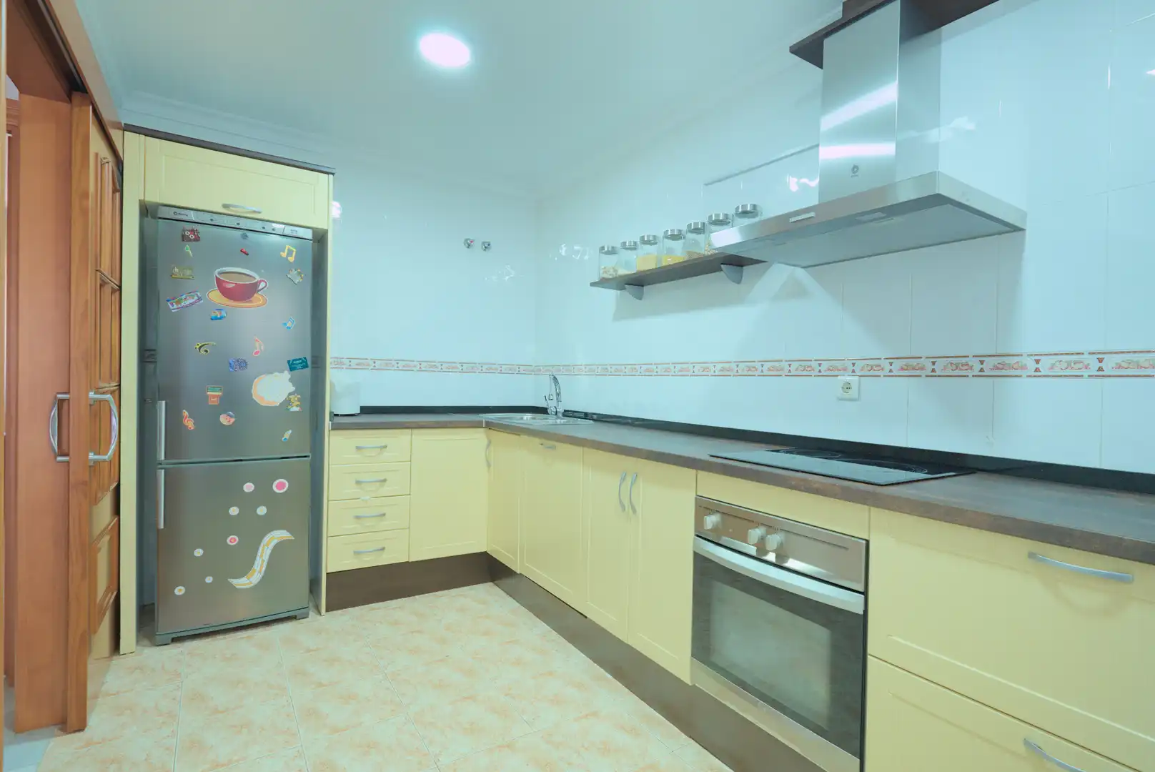 Kitchen of Houses for sale in Vélez-Málaga  with Air Conditioner, Swimming Pool and Furnished