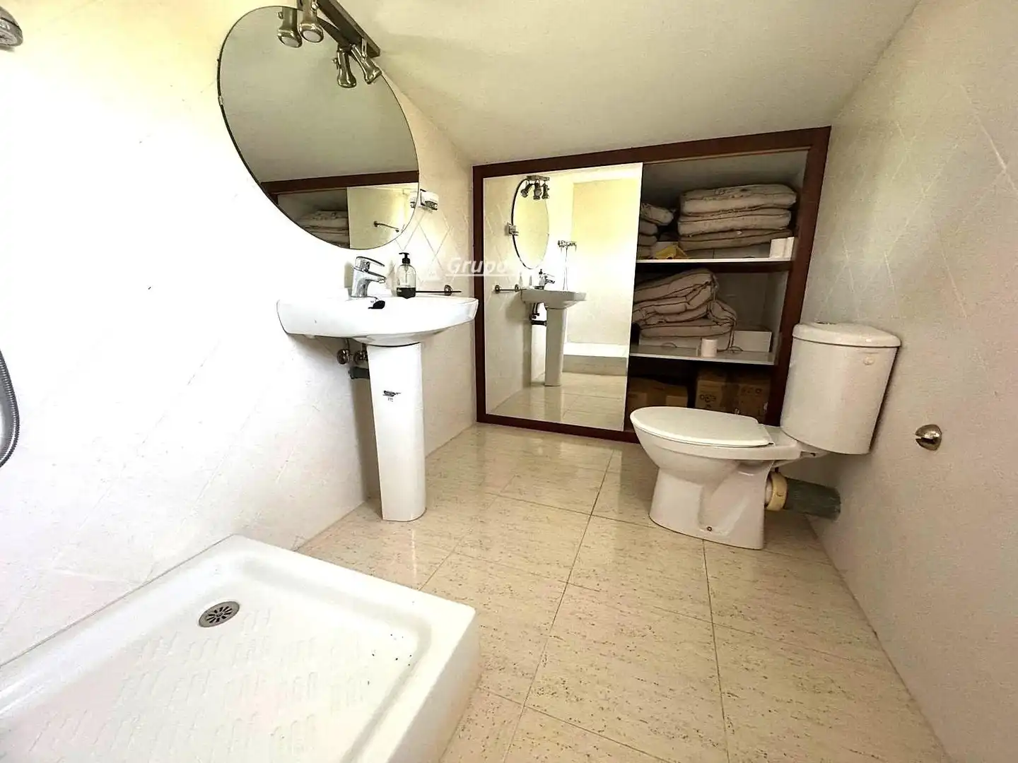 Bathroom of Houses for sale in La Bisbal del Penedès  with Air Conditioner, Heating and Terrace