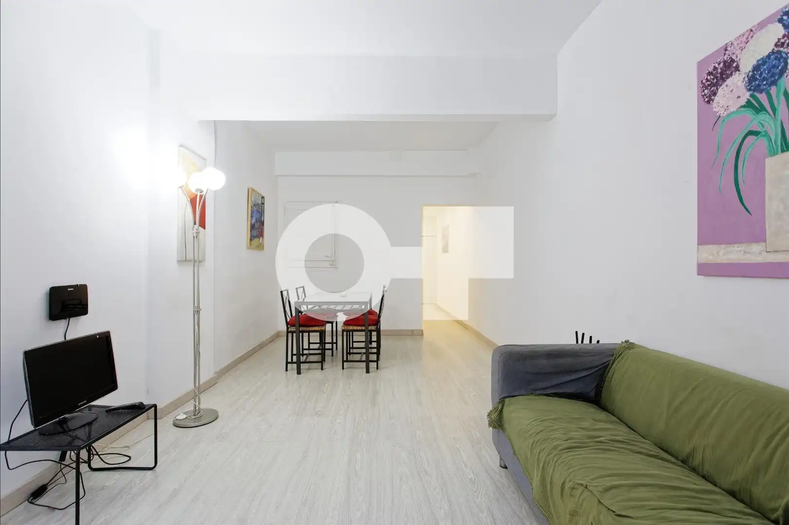 Sala d'estar de Estudi en venda en Barcelona amb Calefacció, Parquet i Moblat