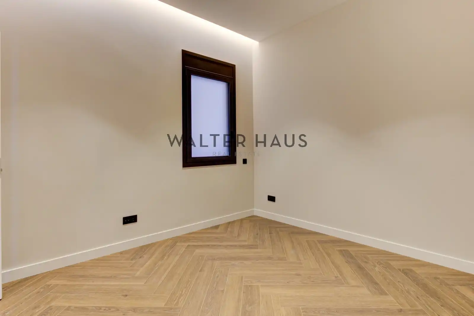 Flat for sale in Barcelona  with Air Conditioner, Heating and Oven