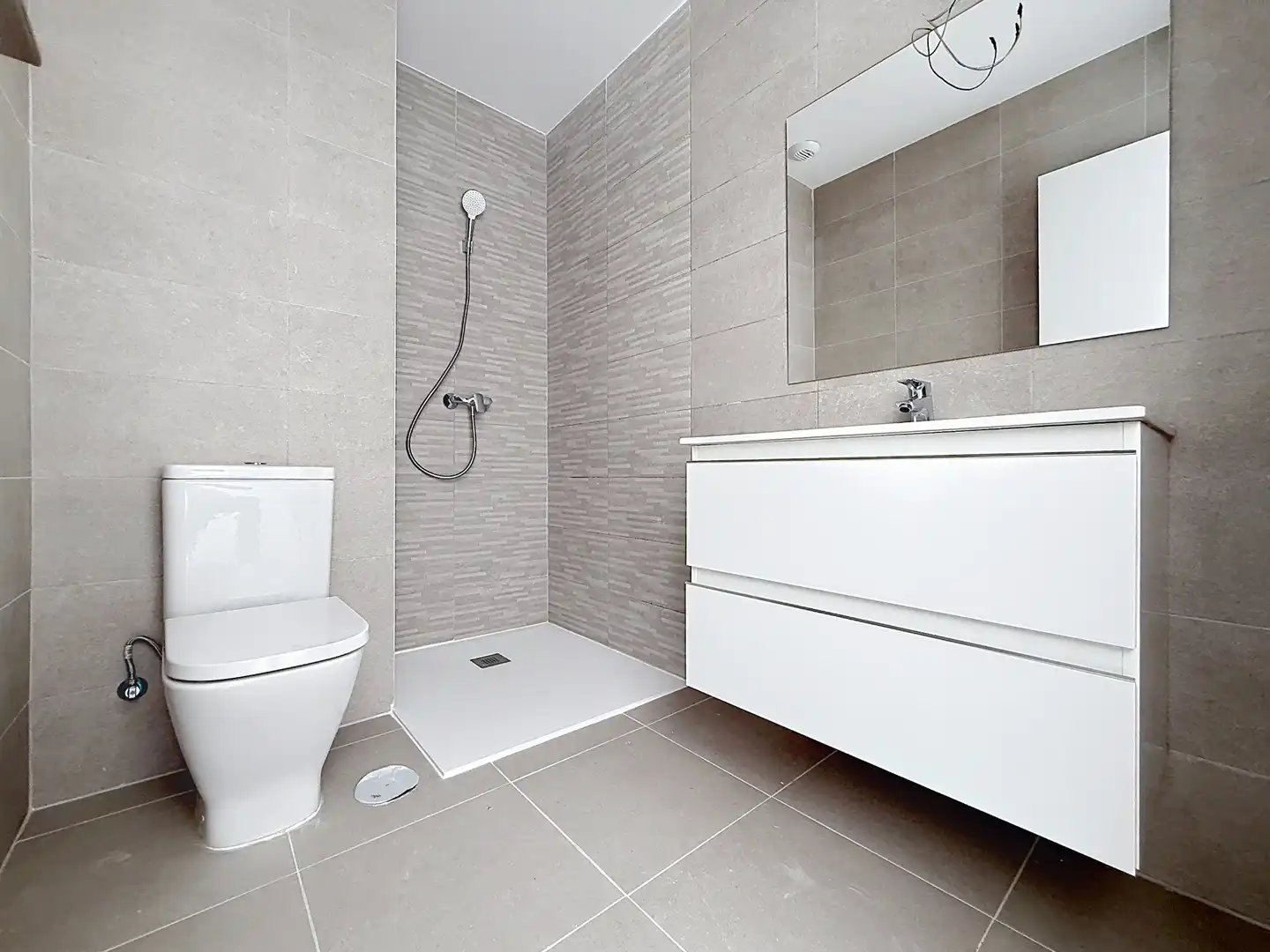 Baño de Piso de alquiler en Cártama con Aire acondicionado, Terraza y Piscina comunitaria