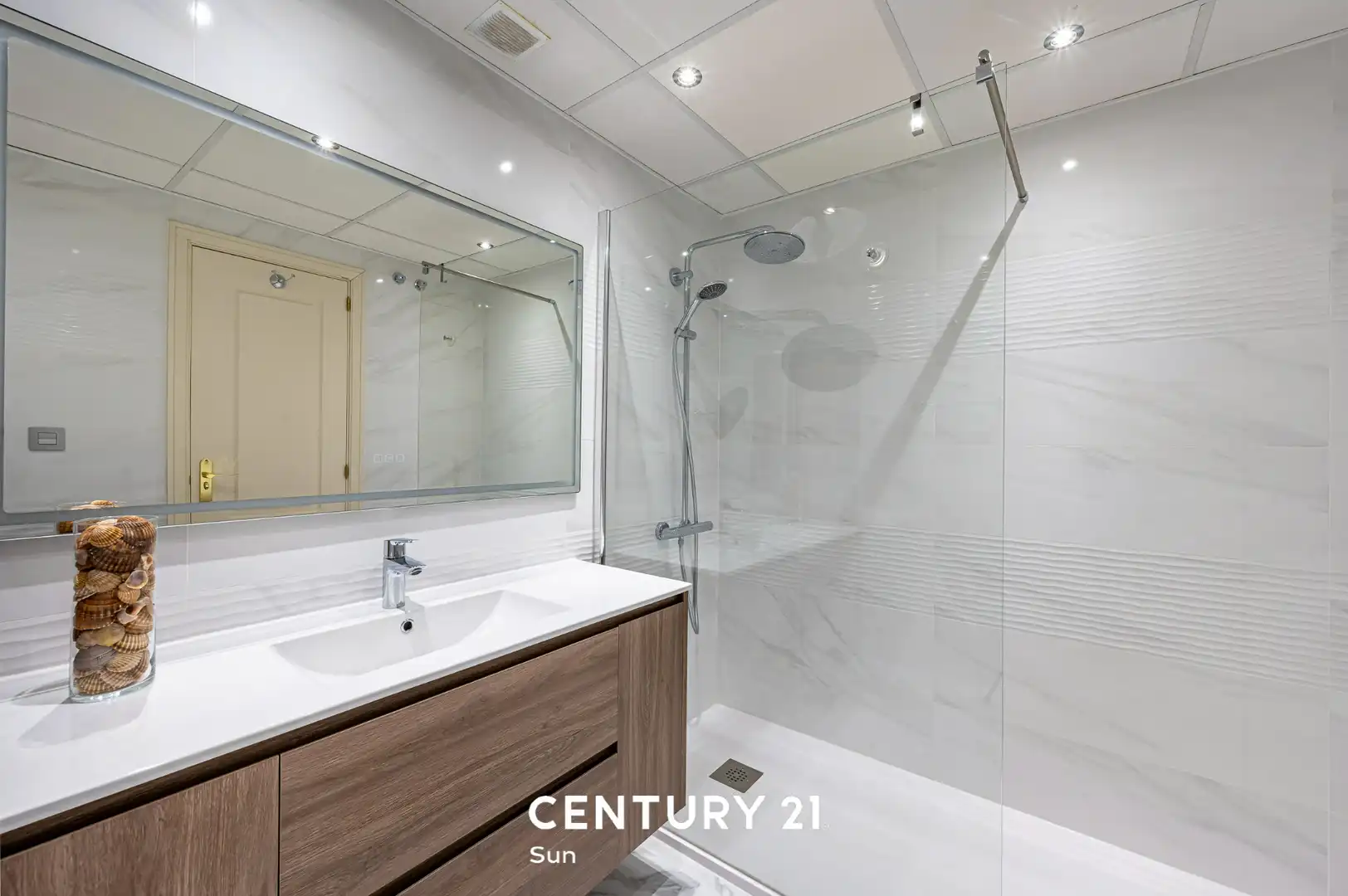 Bathroom of Attic for sale in Marbella  with Air Conditioner, Heating and Terrace