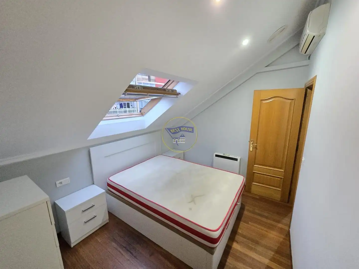 Habitación de Ático en venta en Vigo  con Aire acondicionado, Calefacción y Parquet