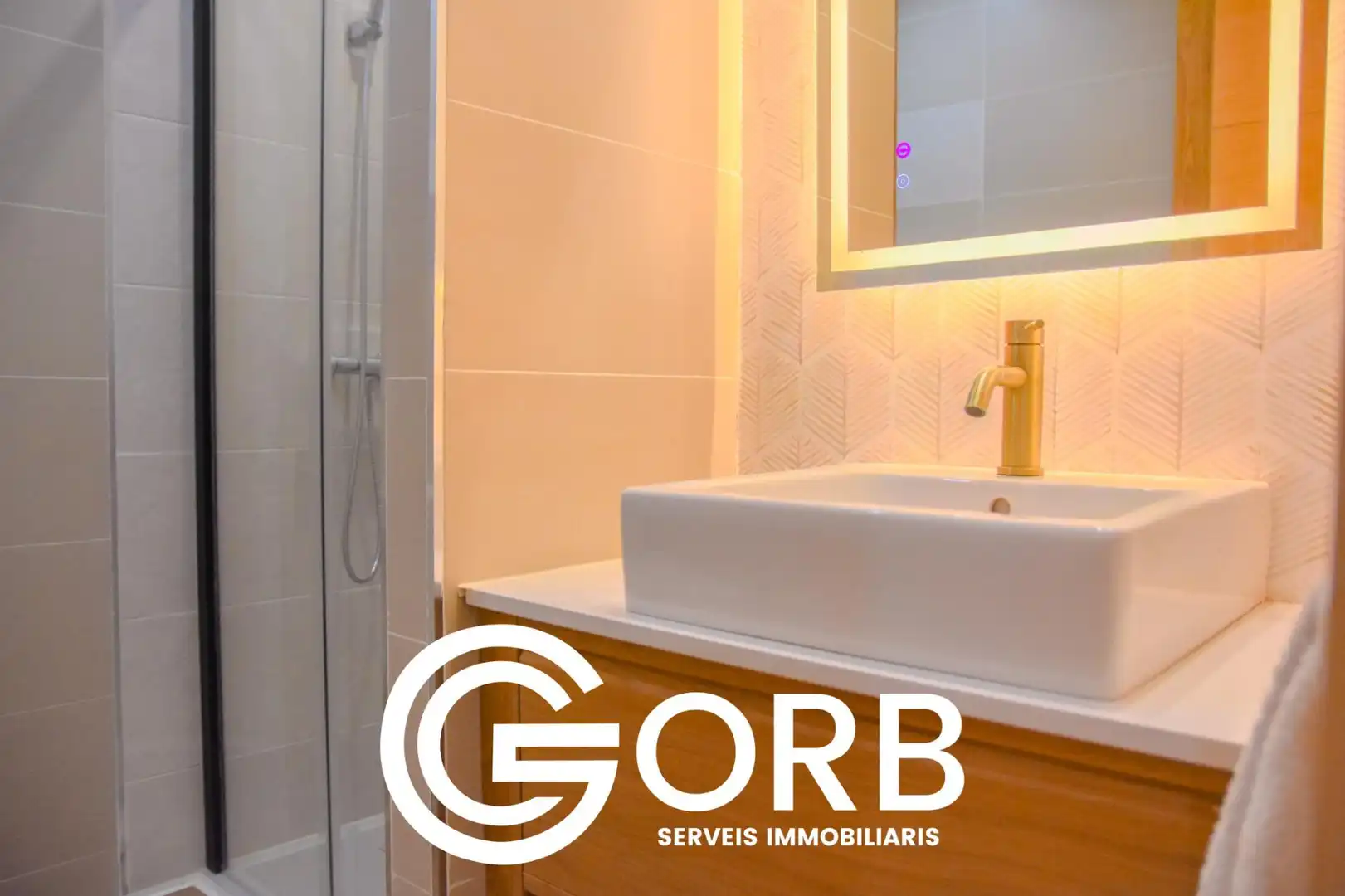 Badezimmer von Wohnung zum Verkauf in Mataró mit Parkett, Terrasse und Möbliert