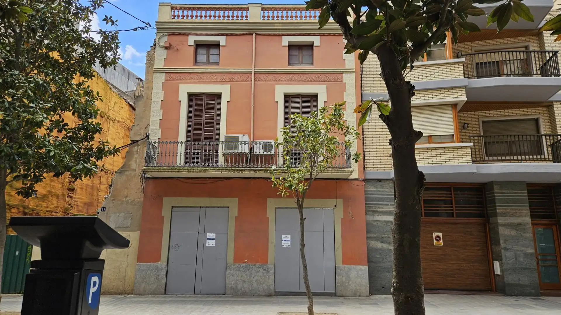 Außenansicht von Gebäude zum Verkauf in Figueres